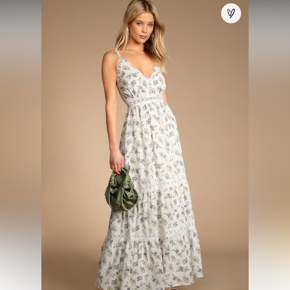 Lulu's Fond of Frolicking White Floral Print Seersucker
Maxi Dress